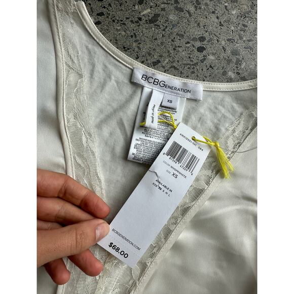 BCBGeneration Women's XS Cami White Sleeveless Lace V-Neck NWT - Picture 2 of 2